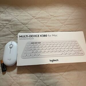 Logitech Bluetooth Keyboard and Mouse in white